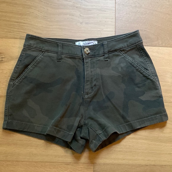 Abercrombie & Fitch camo shorts - Picture 1 of 2